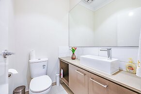 Stylish Luxe House at Point Cook