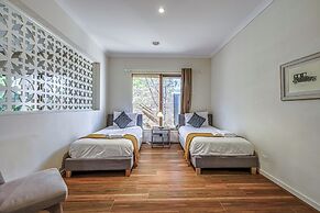 Stylish Luxe House at Point Cook