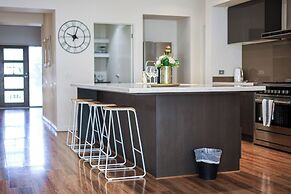 Stylish Luxe House at Point Cook