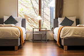 Stylish Luxe House at Point Cook