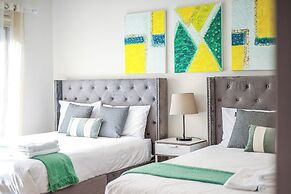 Stylish Luxe House at Point Cook