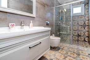 Villa w Pool Garden Patio 1 min to Beach in Bodrum