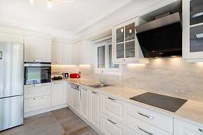Villa w Pool Garden Patio 1 min to Beach in Bodrum