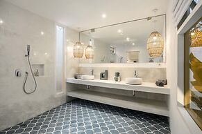 A Casa Di Renucci by Alfred in Bali