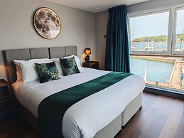 Pinnacle Suites
