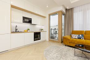 Służewiec Apartment by Renters