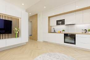 Służewiec Apartment by Renters