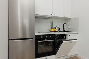 Służewiec Apartment by Renters