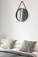 Służewiec Apartment by Renters