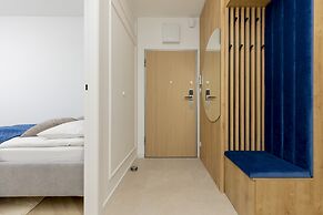 Służewiec Apartment by Renters