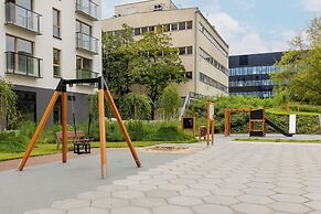 Służewiec Apartment by Renters