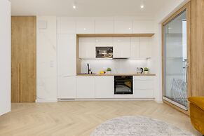 Służewiec Apartment by Renters