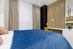 Służewiec Apartment by Renters