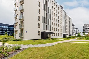 Służewiec Apartment by Renters