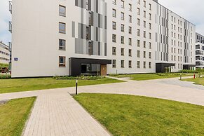 Służewiec Apartment by Renters