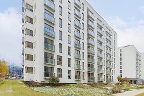 Służewiec Apartment by Renters