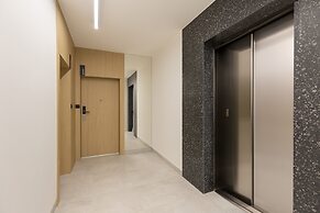 Służewiec Apartment by Renters