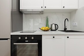 Służewiec Apartment by Renters