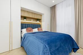 Służewiec Apartment by Renters