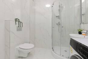 Służewiec Apartment by Renters