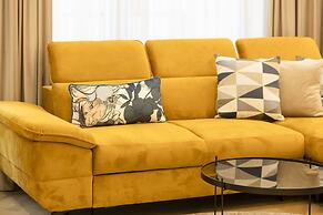 Służewiec Apartment by Renters