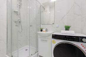 Służewiec Apartment by Renters