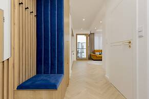 Służewiec Apartment by Renters