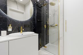 Służewiec Apartment by Renters