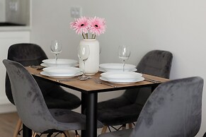 Służewiec Apartment by Renters