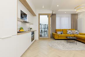 Służewiec Apartment by Renters