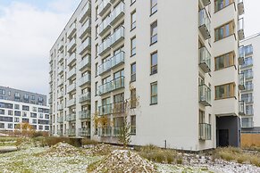 Służewiec Apartment by Renters