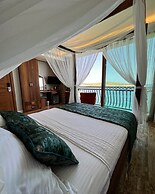 AKVARYUM BUTİK OTEL KARABURUN