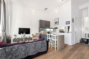 Lumina apart with view on Plac Zamkowy