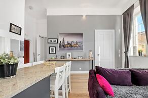 Lumina apart with view on Plac Zamkowy