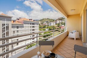 Apartment With Pool, Ajuda IV