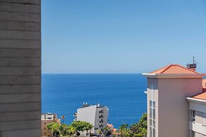 Apartment With Pool, Ajuda IV