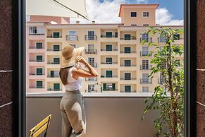 Apartamentos na Praça by An Island Apart