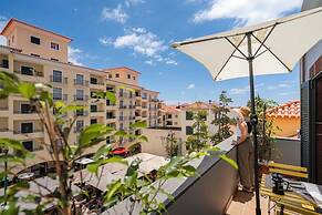 Apartamentos na Praça by An Island Apart