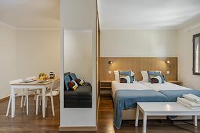Apartamentos na Praça by An Island Apart