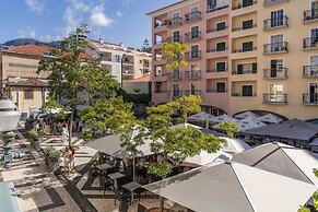 Apartamentos na Praça by An Island Apart