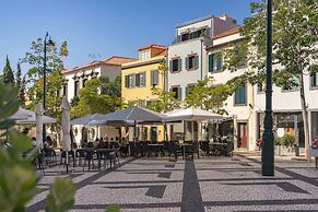 Apartamentos na Praça by An Island Apart