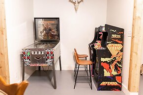 New Best Location Spectacular Views Dock Arcade