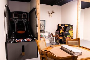 New Best Location Spectacular Views Dock Arcade