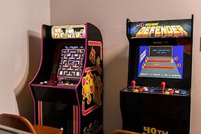 New Best Location Spectacular Views Dock Arcade