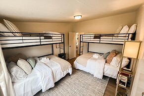 New Best Location Spectacular Views Dock Arcade