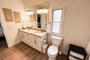 New Best Location Spectacular Views Dock Arcade