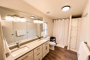 New Best Location Spectacular Views Dock Arcade