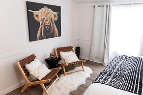 New Best Location Spectacular Views Dock Arcade