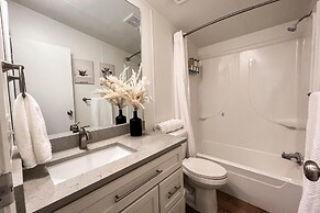 New Best Location Spectacular Views Dock Arcade