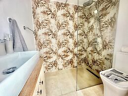 Sun Plaza Suites - Adults Only